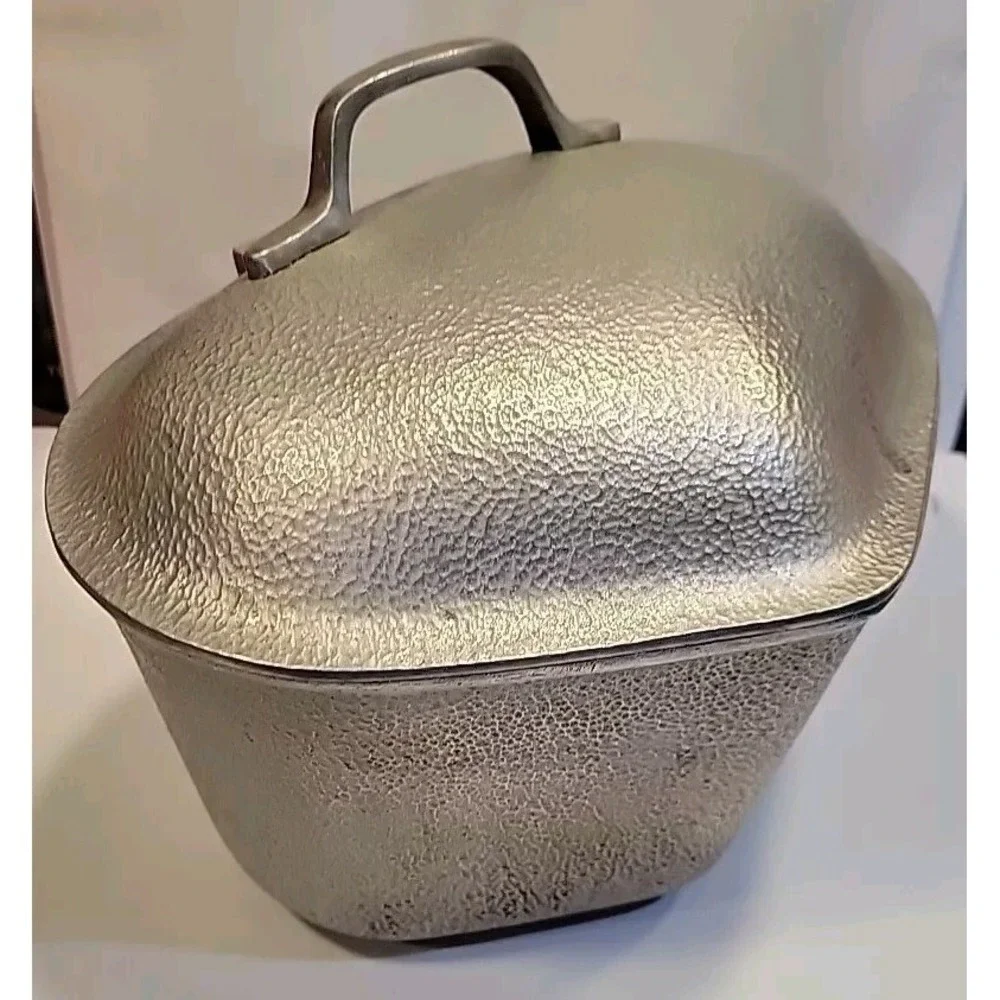 Silver Seal Hammered Aluminum Triangle Pan with Lid Vintage 1930s